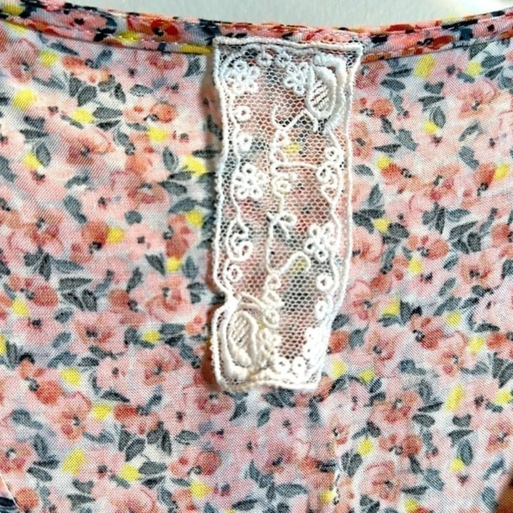 Sadie & Sage Peplum Top Womens Medium Pink Floral Twist Front Prairie Dainty‎